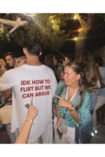 Erkek Beyaz IDK HOW TO FLIRT BUT WE CAN ARGUE %100 Pamuk Bisiklet Yaka Tişört - Image 2